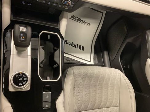 Used 2025 Mitsubishi Outlander Platinum Edition image 22