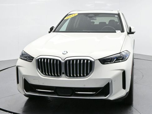 Used 2024 BMW X5 xDrive40i w/ Premium Package AWD/4WD image 3