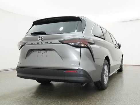 New 2026 Toyota Sienna XLE FWD image 27
