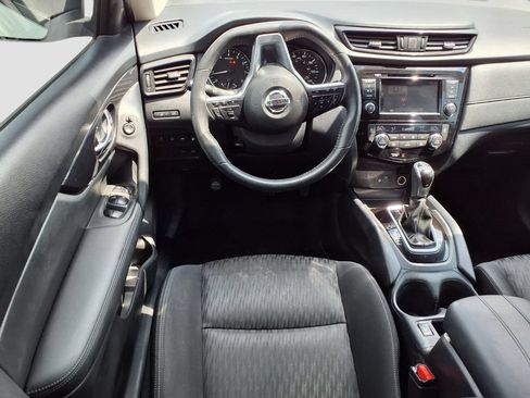 Used 2019 Nissan Rogue SV FWD image 9
