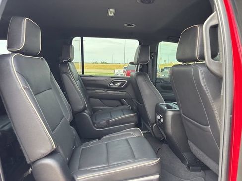 Used 2022 GMC Yukon XL SLT w/ SLT Luxury Package AWD/4WD image 16