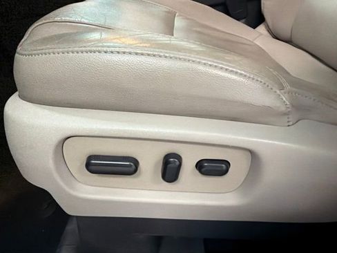 Used 2015 Ford Explorer XLT w/ Equipment Group 202B AWD/4WD image 11