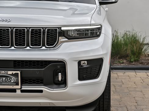 Used 2024 Jeep Grand Cherokee Overland w/ Trailer Tow Package AWD/4WD image 5
