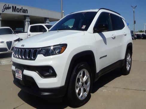 Certified 2025 Jeep Compass Latitude AWD/4WD image 2