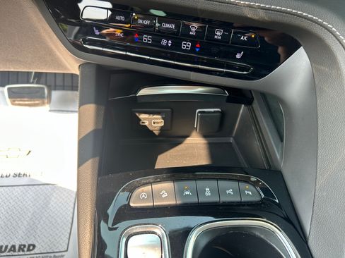 Used 2022 Buick Envision Essence w/ Technology Package II AWD/4WD image 26