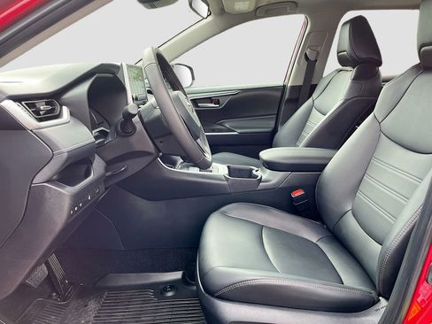 Used 2025 Toyota RAV4 XLE Premium w/ Weather Package AWD/4WD image 19