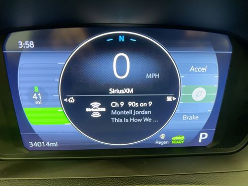 Used 2022 Chevrolet Bolt EUV LT w/ Convenience Package image 19