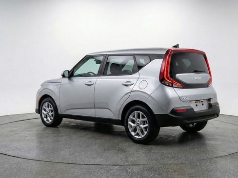 Used 2025 Kia Soul LX w/ LX Technology Package image 6