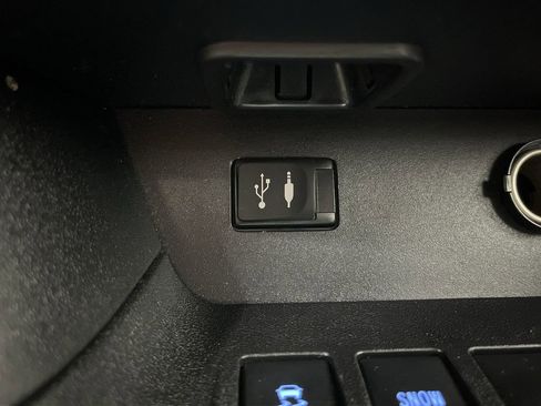 Used 2015 Toyota Highlander XLE image 25