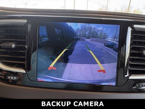 Used 2017 Chrysler Pacifica Touring-L w/ Tire & Wheel Group image 18