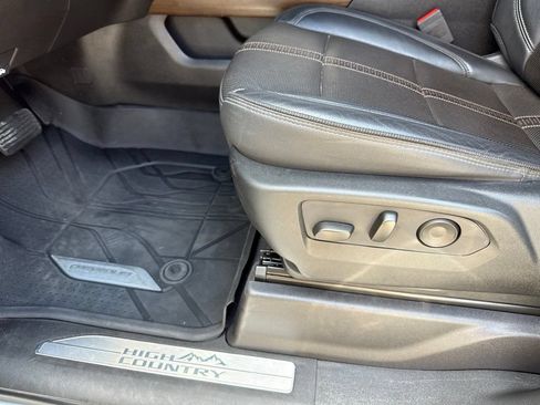 Used 2024 Chevrolet Silverado 2500 High Country w/ High Country Premium Package AWD/4WD image 28