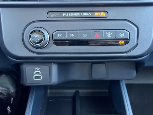 New 2025 Ford Maverick XL image 5