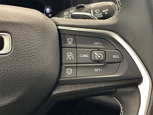 Used 2024 Jeep Grand Cherokee Laredo image 25