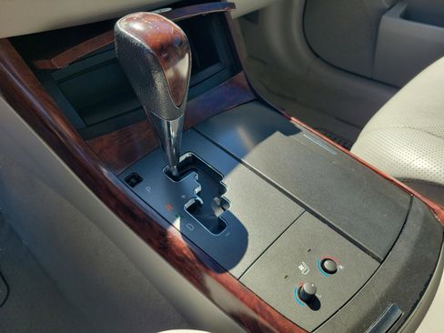 Used 2012 Toyota Avalon Limited image 28