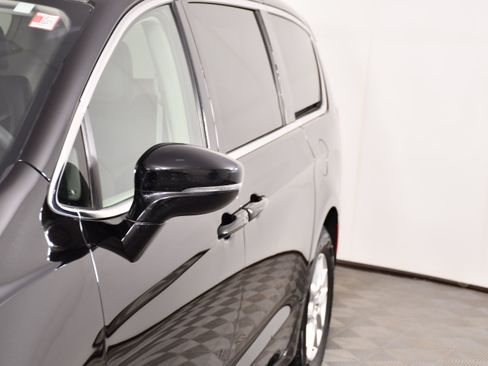 Used 2024 Chrysler Pacifica Touring-L FWD image 13