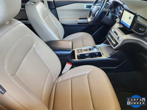 Used 2022 Ford Explorer XLT w/ Equipment Group 202A image 16