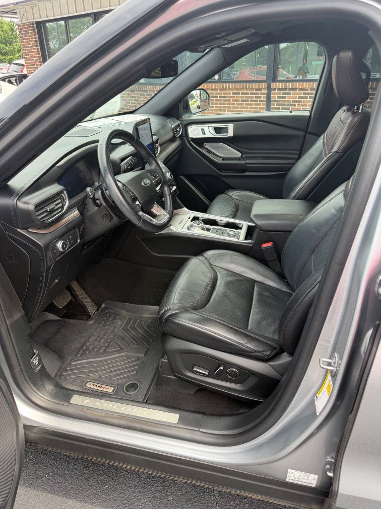 Used 2020 Ford Explorer Platinum w/ Premium Technology Package AWD/4WD image 24
