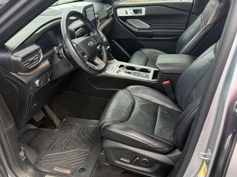 Used 2020 Ford Explorer Platinum w/ Premium Technology Package AWD/4WD image 24