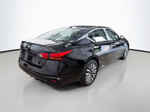 Used 2024 Nissan Altima 2.5 SV FWD image 9