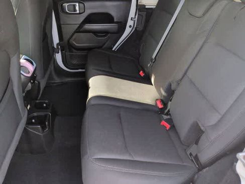 Used 2022 Jeep Wrangler Unlimited Sahara w/ Cold Weather Group image 19