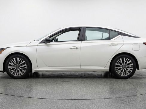 Used 2025 Nissan Altima 2.5 SV image 5