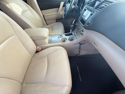 Used 2013 Toyota Highlander Plus FWD image 33