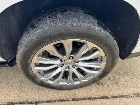 Used 2022 GMC Yukon XL Denali w/ Denali Reserve Package image 9