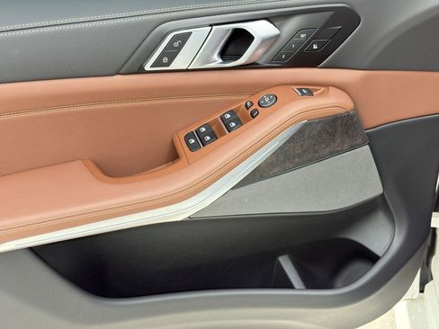 Certified 2025 BMW X5 xDrive40i w/ Executive Package image 13