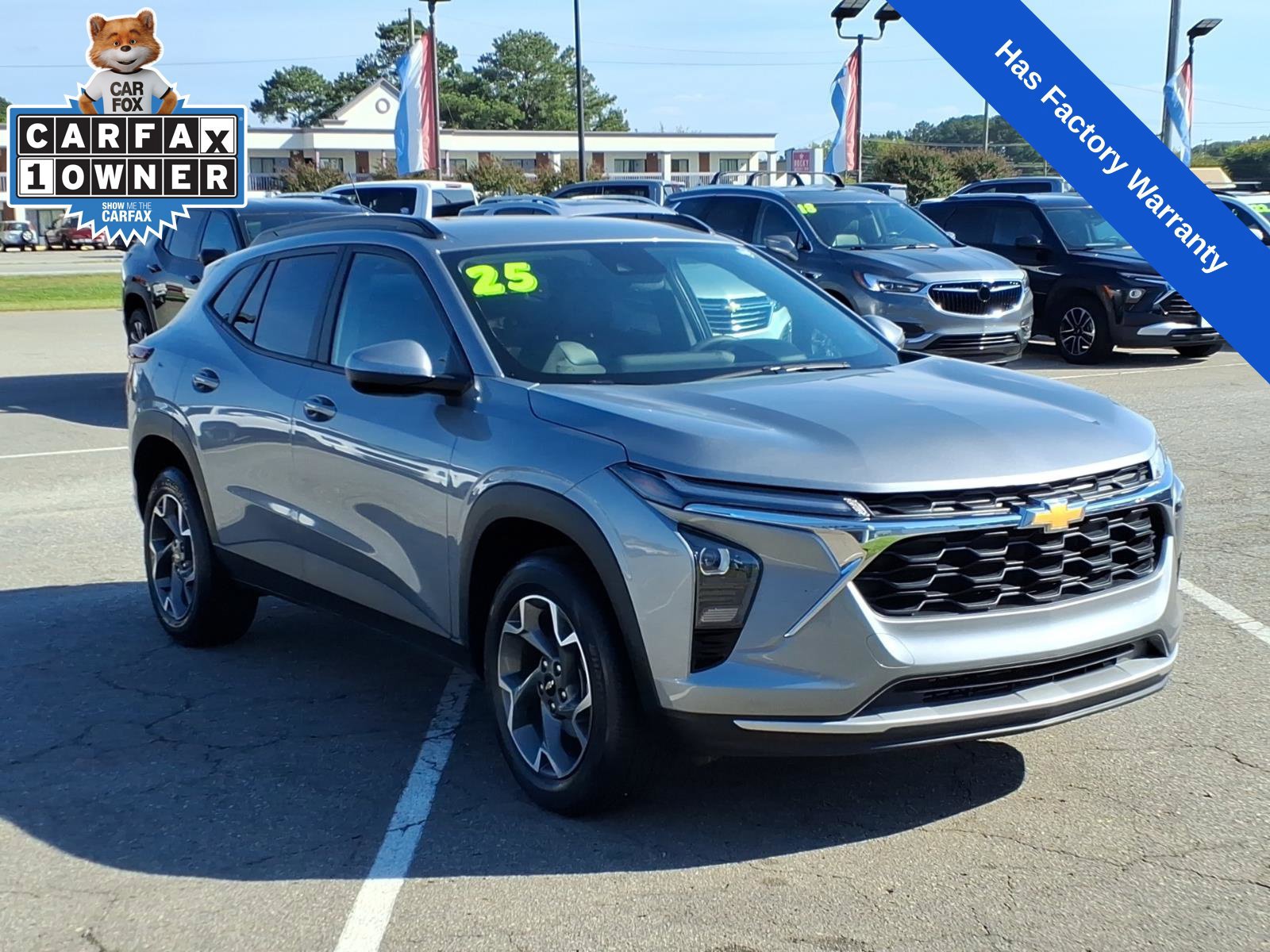 Used 2025 Chevrolet Trax LT FWD image 7