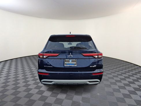 Used 2023 Mitsubishi Outlander SE image 6