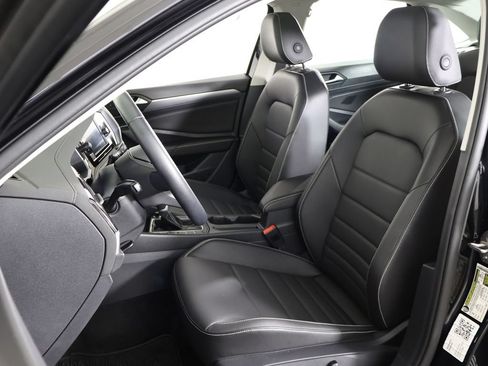 Used 2024 Volkswagen Jetta SE FWD image 30