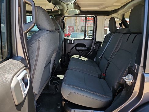 Used 2024 Jeep Wrangler Unlimited AWD/4WD image 9