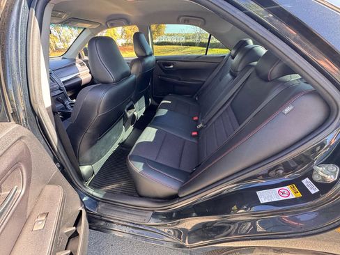 Used 2017 Toyota Camry SE image 14