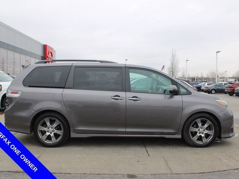 Used 2017 Toyota Sienna SE Premium image 6