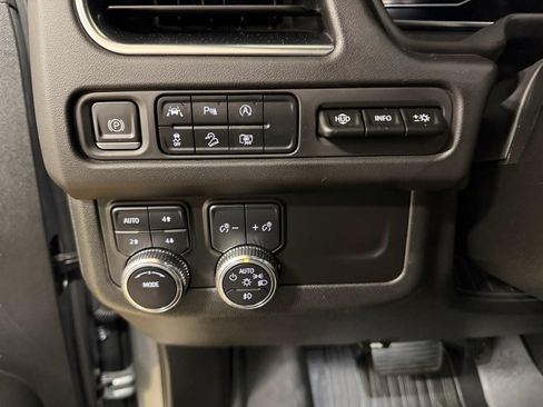 Used 2024 GMC Yukon AT4 w/ Technology Package AWD/4WD image 68