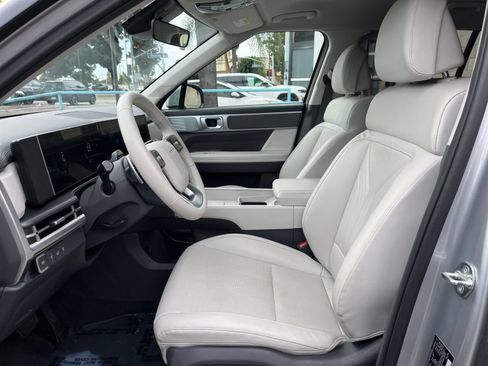 Used 2025 Hyundai Santa Fe SEL FWD image 29