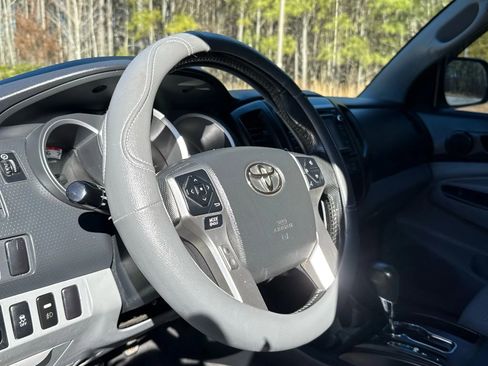 Used 2015 Toyota Tacoma PreRunner w/ Convenience Package image 2