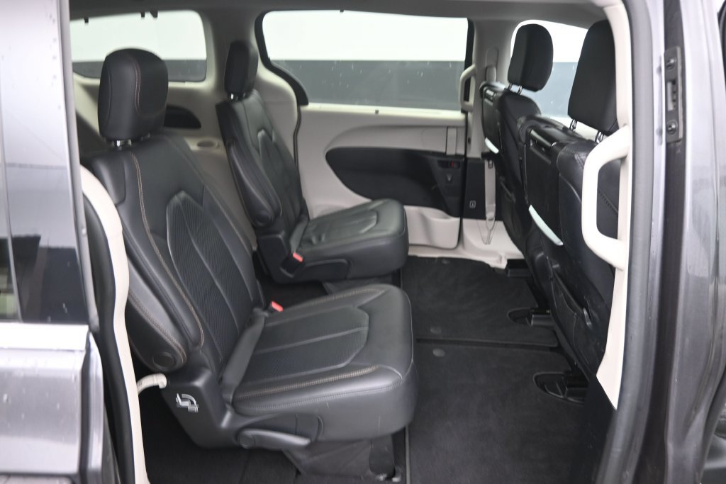 Used 2017 Chrysler Pacifica Touring-L Plus FWD image 15