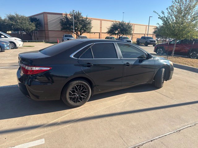 Used 2017 Toyota Camry LE FWD image 3