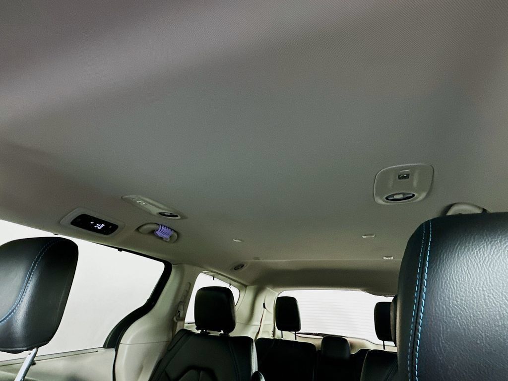 Used 2021 Chrysler Pacifica Touring-L FWD image 20