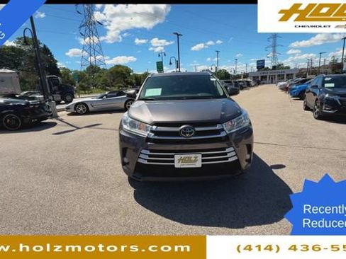 Used 2017 Toyota Highlander XLE AWD/4WD image 3