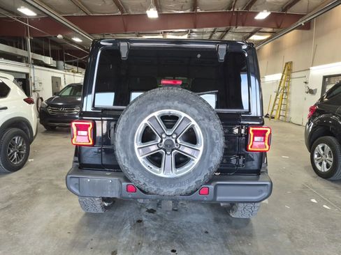 Used 2021 Jeep Wrangler Unlimited Sahara w/ Uconnect 4C Nav & Sound Group AWD/4WD image 5