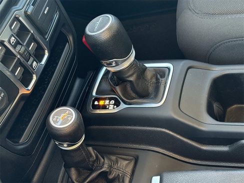 Used 2022 Jeep Gladiator Sport image 33