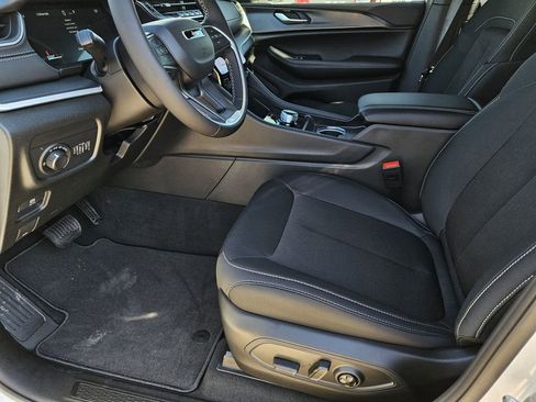 New 2026 Jeep Grand Cherokee L Laredo image 15