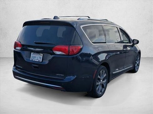 Used 2017 Chrysler Pacifica Limited w/ UConnect Theater Package image 6
