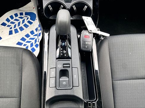 Used 2025 Toyota Prius LE FWD image 35
