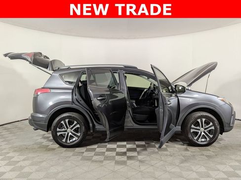 Used 2018 Toyota RAV4 LE image 9