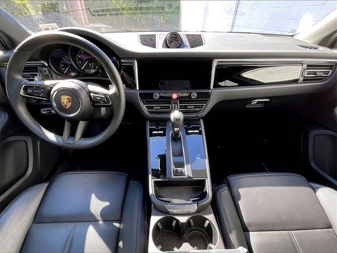 Certified 2025 Porsche Macan image 18