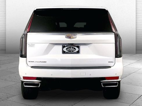 Used 2022 Cadillac Escalade Premium Luxury AWD/4WD image 3