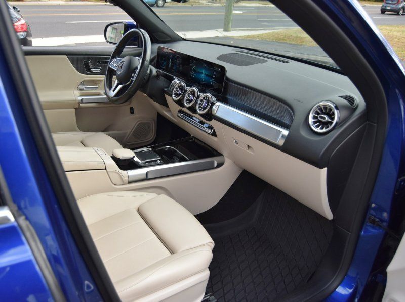 Used 2021 Mercedes-Benz GLB 250 4MATIC w/ Premium Package image 19